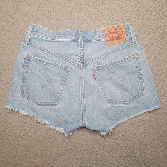 Levis 501 Shorts 26 Light Wash Blue Denim High Rise Cutoff Frayed Hem Button Fly - Picture 2 of 7